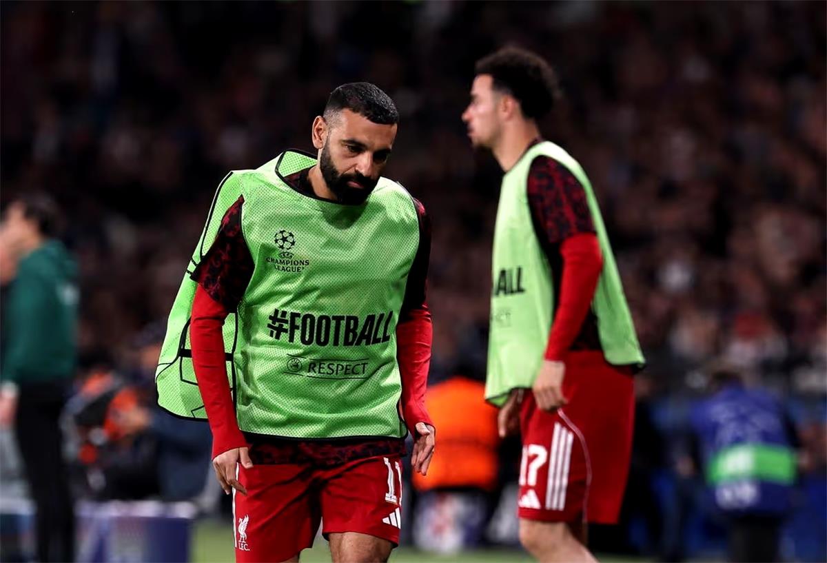 علامات استفهام حول مستقبل محمد صلاح مع ليفربول بعد ليلة باريس سان جيرمان الصادمة
