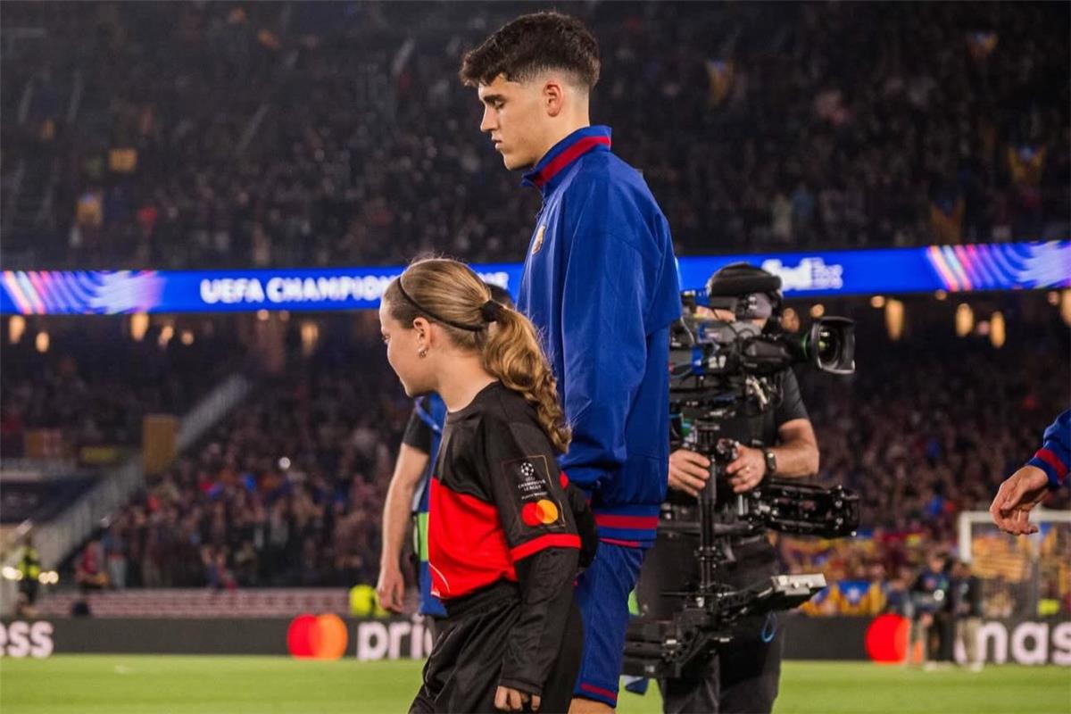 صدمة وخيبة أمل: رد فعل كوبارسي بعد الطرد في دوري الأبطال وتداعياته على مسيرة برشلونة