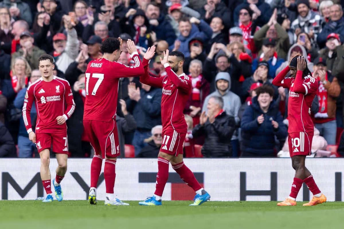 نجم ليفربول الصاعد: إشادة سلوت بريو نجوموها ومقارنته بمحمد صلاح تُلهب الآمال