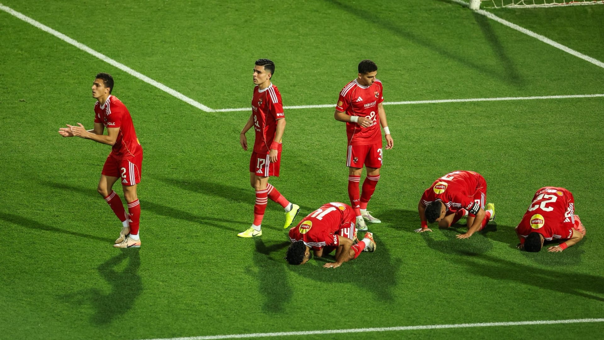 الأهلي يكتسح الزمالك بثلاثية: تحليل شامل لتأثير ديربي القاهرة على ترتيب الدوري المصري