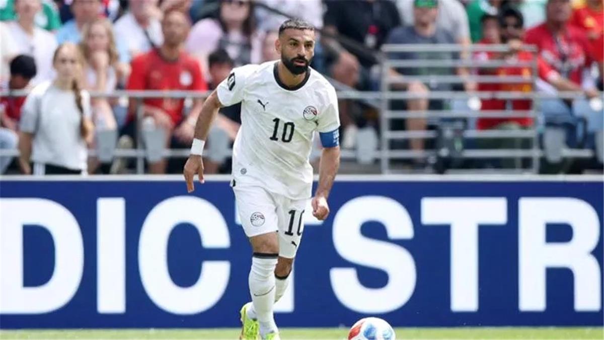 مدرب عملاق أوروبي يسعى بجنون للتعاقد مع محمد صلاح